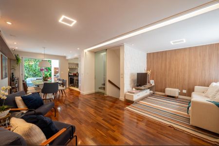 Casa de condomínio à venda com 205m², 3 quartos e 3 vagas Casa de condomínio à venda com 205m², 3 quartos e 3 vagasSala