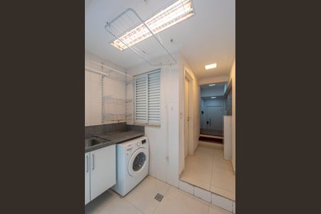 Casa de condomínio à venda com 205m², 3 quartos e 3 vagas Casa de condomínio à venda com 205m², 3 quartos e 3 vagasÁrea de serviço