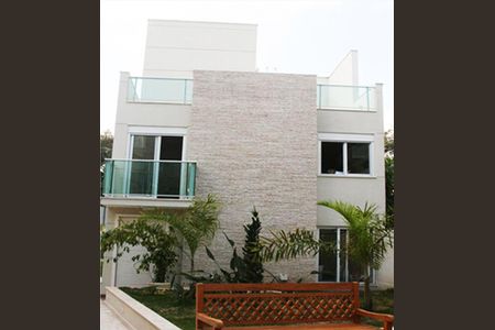 Casa de condomínio à venda com 205m², 3 quartos e 3 vagas