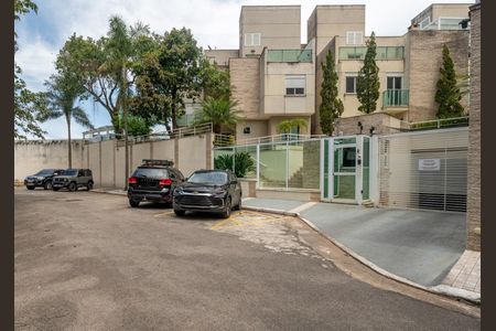 Casa de condomínio à venda com 205m², 3 quartos e 3 vagas Casa de condomínio à venda com 205m², 3 quartos e 3 vagasFachada