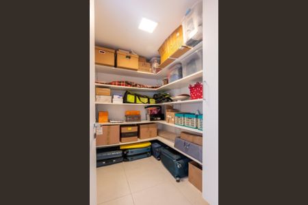 Casa de condomínio à venda com 205m², 3 quartos e 3 vagas Casa de condomínio à venda com 205m², 3 quartos e 3 vagasOutros