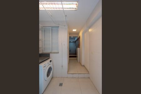 Casa de condomínio à venda com 205m², 3 quartos e 3 vagas Casa de condomínio à venda com 205m², 3 quartos e 3 vagasÁrea de serviço