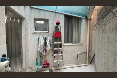 Apartamento à venda com 77m², 2 quartos e 1 vaga Apartamento à venda com 77m², 2 quartos e 1 vagaÁrea de Serviço