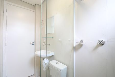 Banheiro de kitnet/studio para alugar com 1 quarto, 30m² em Barra Funda, São Paulo