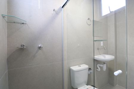 Banheiro de kitnet/studio para alugar com 1 quarto, 26m² em Barra Funda, São Paulo