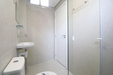 Banheiro de kitnet/studio para alugar com 1 quarto, 26m² em Barra Funda, São Paulo