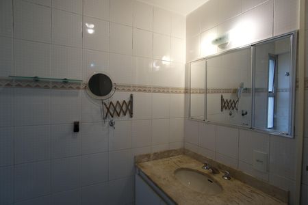 Apartamento para alugar com 130m², 4 quartos e 2 vagas Apartamento para alugar com 130m², 4 quartos e 2 vagasBanheiro