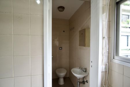 Apartamento para alugar com 130m², 4 quartos e 2 vagas Apartamento para alugar com 130m², 4 quartos e 2 vagasBanheiro de serviço