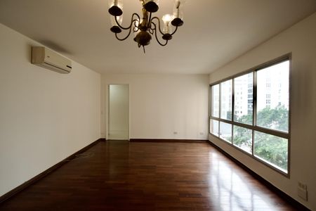 Apartamento para alugar com 4 quartos, 130m² em Cerqueira César, São Paulo