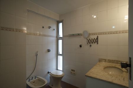Apartamento para alugar com 130m², 4 quartos e 2 vagas Apartamento para alugar com 130m², 4 quartos e 2 vagasBanheiro