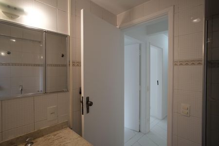 Apartamento para alugar com 130m², 4 quartos e 2 vagas Apartamento para alugar com 130m², 4 quartos e 2 vagasBanheiro