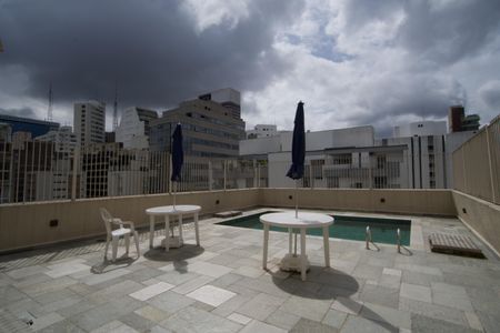 Apartamento para alugar com 130m², 4 quartos e 2 vagas Apartamento para alugar com 130m², 4 quartos e 2 vagasÁrea comum - Piscina