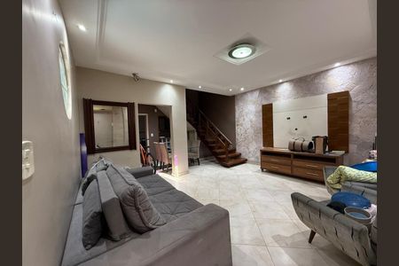 Casa à venda com 4 quartos, 170m² em Olaria, Rio de Janeiro