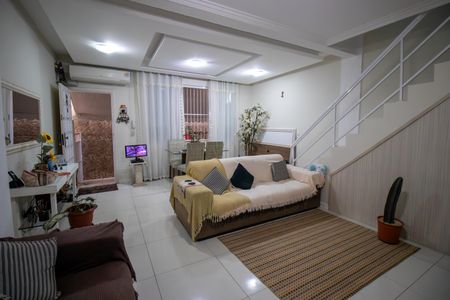 Casa à venda com 140m², 2 quartos e 1 vaga Casa à venda com 140m², 2 quartos e 1 vagaSala