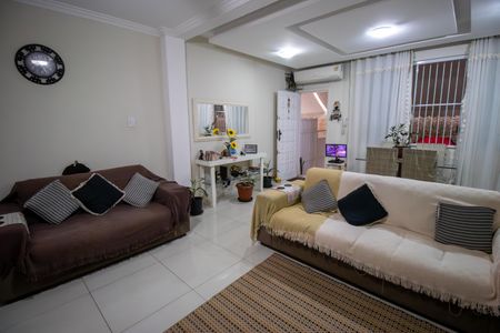 Sala de casa à venda com 2 quartos, 140m² em Vila da Penha, Rio de Janeiro