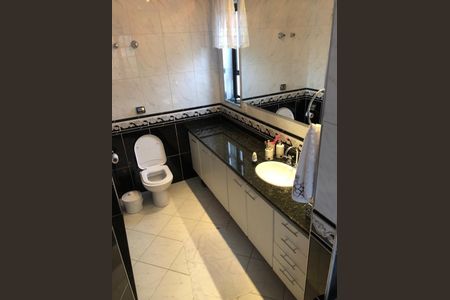 Casa para alugar com 223m², 3 quartos e 4 vagas Casa para alugar com 223m², 3 quartos e 4 vagasBanheiro