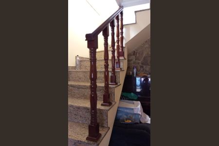 Casa para alugar com 223m², 3 quartos e 4 vagas Casa para alugar com 223m², 3 quartos e 4 vagasEscada