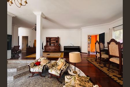 Casa de condomínio para alugar com 600m², 4 quartos e 5 vagas Casa de condomínio para alugar com 600m², 4 quartos e 5 vagasSala