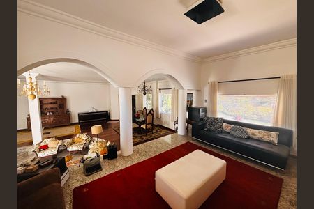 Casa de condomínio para alugar com 600m², 4 quartos e 5 vagas Casa de condomínio para alugar com 600m², 4 quartos e 5 vagasSala