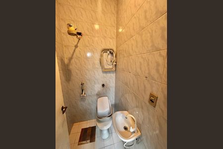 Casa de condomínio para alugar com 600m², 4 quartos e 5 vagas Casa de condomínio para alugar com 600m², 4 quartos e 5 vagasBanheiro
