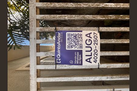 Placa  de casa de condomínio para alugar com 4 quartos, 600m² em Aldeia da Serra, Barueri