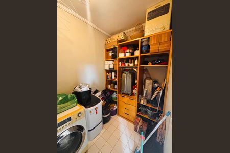 Casa de condomínio para alugar com 600m², 4 quartos e 5 vagas Casa de condomínio para alugar com 600m², 4 quartos e 5 vagasLavanderia