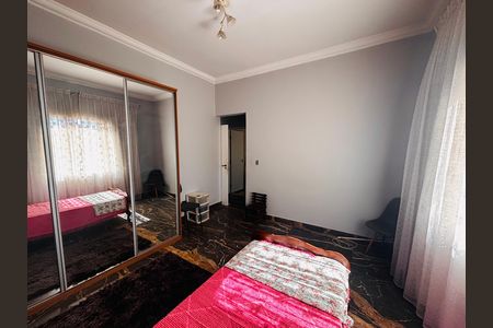 Casa de condomínio para alugar com 600m², 4 quartos e 5 vagas Casa de condomínio para alugar com 600m², 4 quartos e 5 vagasQuarto 3