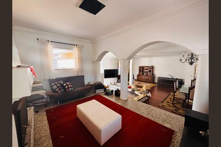 Casa de condomínio para alugar com 600m², 4 quartos e 5 vagas Casa de condomínio para alugar com 600m², 4 quartos e 5 vagasSala