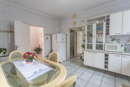 Casa à venda com 250m², 2 quartos e 4 vagasCozinha 