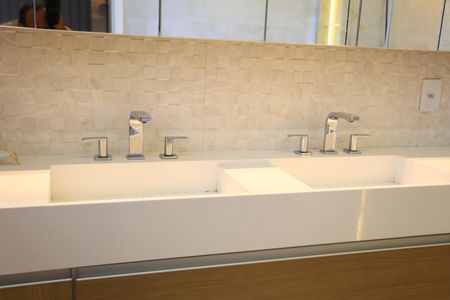 Apartamento à venda com 182m², 4 quartos e 3 vagas Apartamento à venda com 182m², 4 quartos e 3 vagasBanheiro da Suíte 2