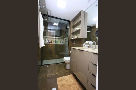 Apartamento à venda com 182m², 4 quartos e 3 vagas Apartamento à venda com 182m², 4 quartos e 3 vagasBanehiro