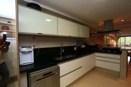 Apartamento à venda com 182m², 4 quartos e 3 vagas Apartamento à venda com 182m², 4 quartos e 3 vagasCozinha