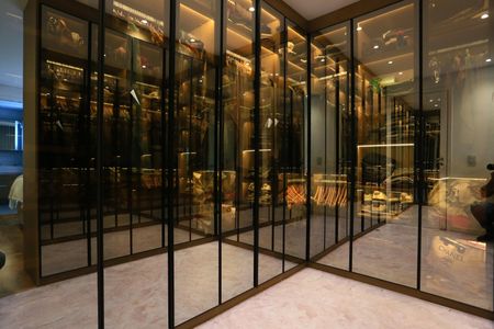 Apartamento à venda com 182m², 4 quartos e 3 vagas Apartamento à venda com 182m², 4 quartos e 3 vagasCloset da suíte 2