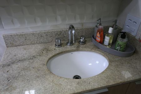 Apartamento à venda com 182m², 4 quartos e 3 vagas Apartamento à venda com 182m², 4 quartos e 3 vagasBanheiro da Suíte 1