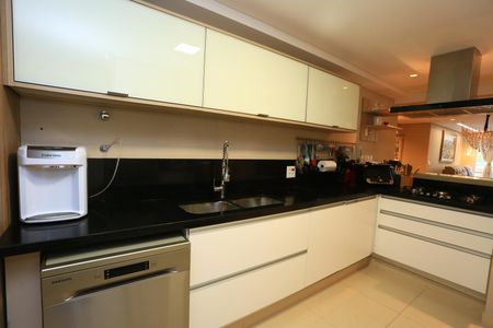 Apartamento à venda com 182m², 4 quartos e 3 vagas Apartamento à venda com 182m², 4 quartos e 3 vagascozinha