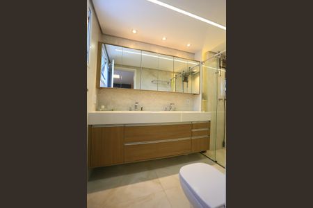 Apartamento à venda com 182m², 4 quartos e 3 vagas Apartamento à venda com 182m², 4 quartos e 3 vagasBanheiro da Suíte 2