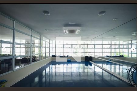 Apartamento à venda com 182m², 4 quartos e 3 vagas Apartamento à venda com 182m², 4 quartos e 3 vagasÁrea comum - Piscina