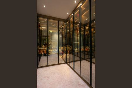 Apartamento à venda com 182m², 4 quartos e 3 vagas Apartamento à venda com 182m², 4 quartos e 3 vagasCloset da suíte 2