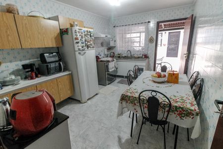 Casa à venda com 94m², 2 quartos e 2 vagasCozinha - Armários