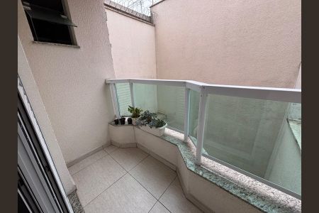 Apartamento à venda com 65m², 2 quartos e 2 vagasVaranda