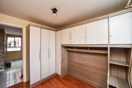 Quarto 1 de apartamento para alugar com 2 quartos, 50m² em Rubem Berta, Porto Alegre