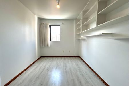Apartamento para alugar com 165m², 4 quartos e 2 vagasQuarto 2