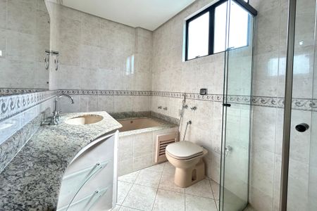 Apartamento para alugar com 165m², 4 quartos e 2 vagasBanheiro Suíte 1