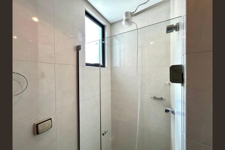 Apartamento para alugar com 165m², 4 quartos e 2 vagasBanheiro da área de serviço 