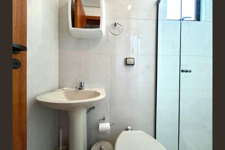 Apartamento para alugar com 165m², 4 quartos e 2 vagasBanheiro da área de serviço  