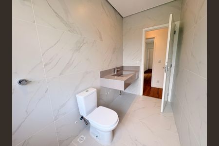 Casa de condomínio à venda com 200m², 3 quartos e 4 vagasBanheiro da Suíte 1