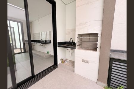 Casa de condomínio à venda com 200m², 3 quartos e 4 vagasQuintal com churrasqueira