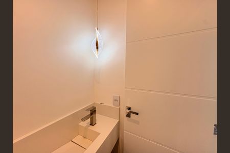 Casa de condomínio à venda com 200m², 3 quartos e 4 vagasLavabo