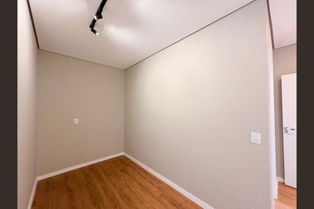 Casa de condomínio à venda com 200m², 3 quartos e 4 vagasSuíte master - Área para closet