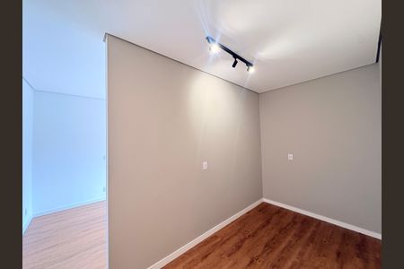 Casa de condomínio à venda com 200m², 3 quartos e 4 vagasSuíte master - Área para closet